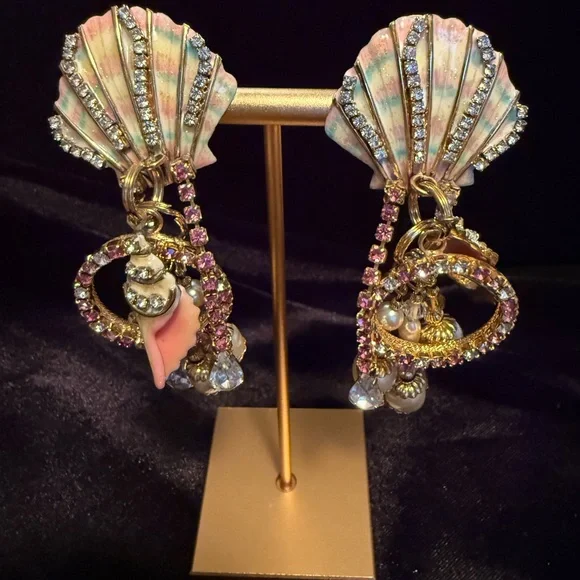 LATR RARE!! Beautiful Lunch at the Ritz Seashell earrings - Picture 4 of 12